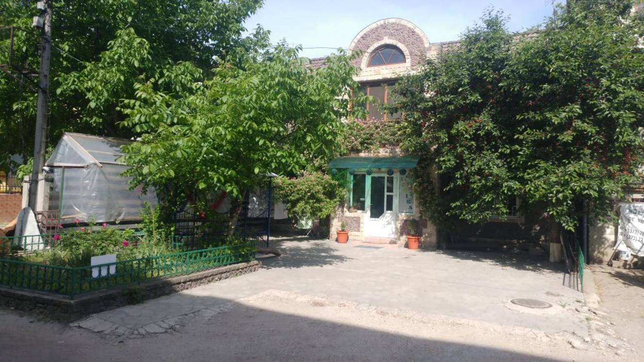 Hostel Amazing Ionika Centercity Кишинёв Экстерьер фото